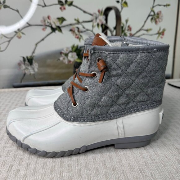 Nautica Shoes - Nautica Womens Quilted Duck Boots Gray & White Size 6